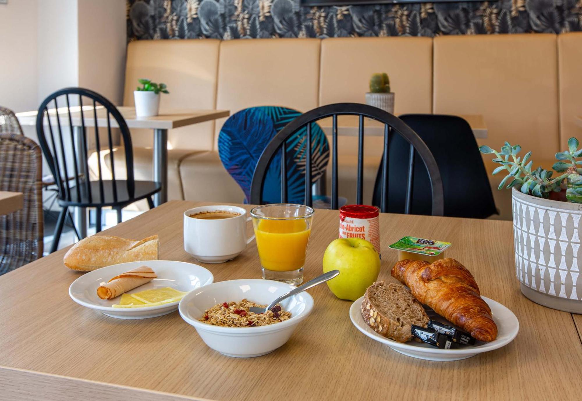 B&B Hotel Chartres Oceane Экстерьер фото