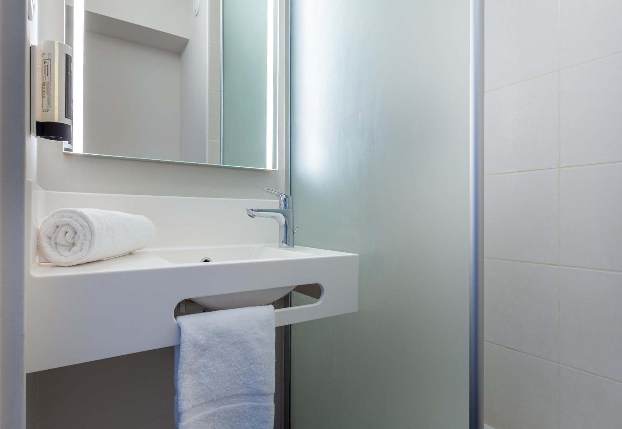 B&B Hotel Chartres Oceane Экстерьер фото